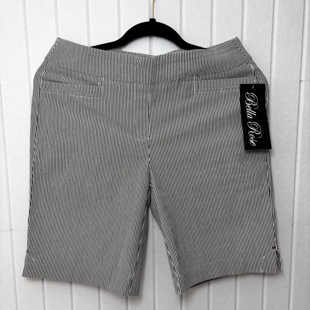 Bella Rose‎ Women's Black and White Striped Shorts stretchy size 8